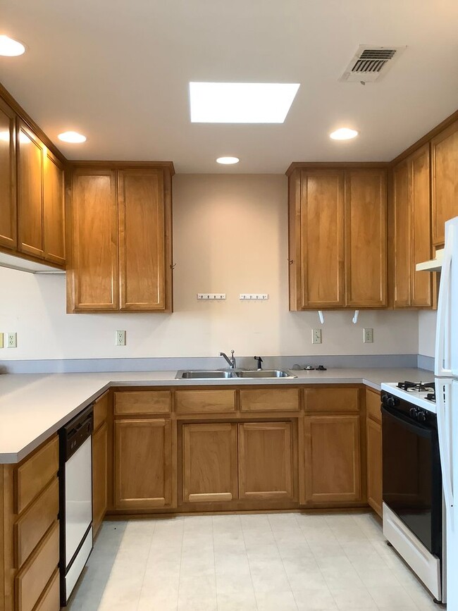Building Photo - 545 A St