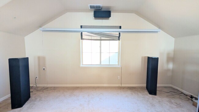 Building Photo - Beautiful Executive Rental in West Sacramento!