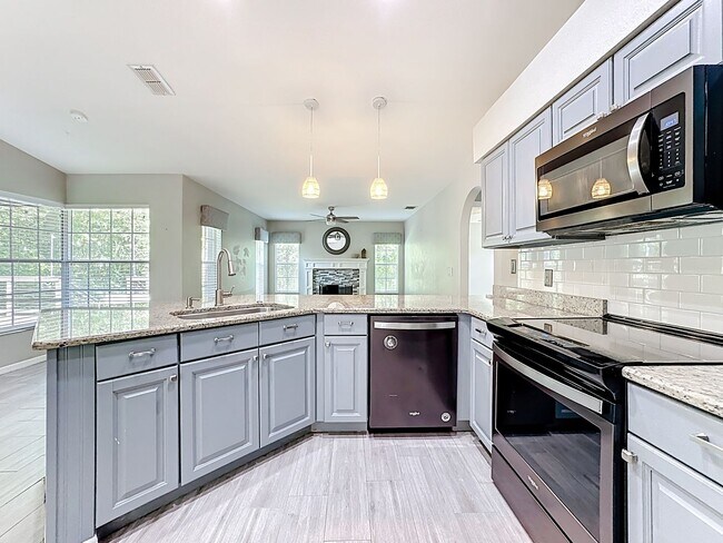 Building Photo - Discover your peaceful retreat in Wekiwa W...