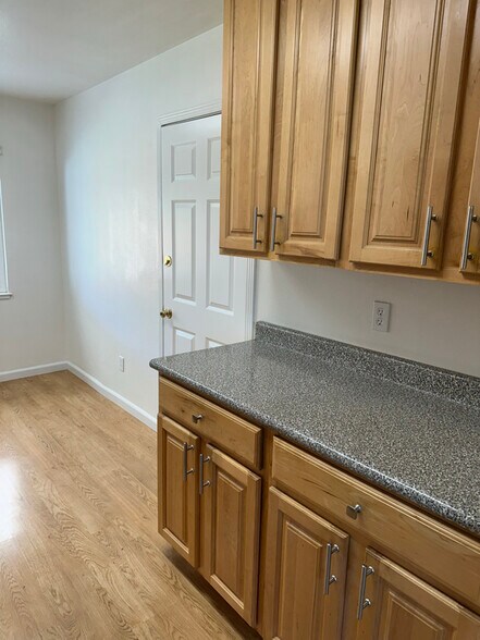 Building Photo - 2826 Varden Ave