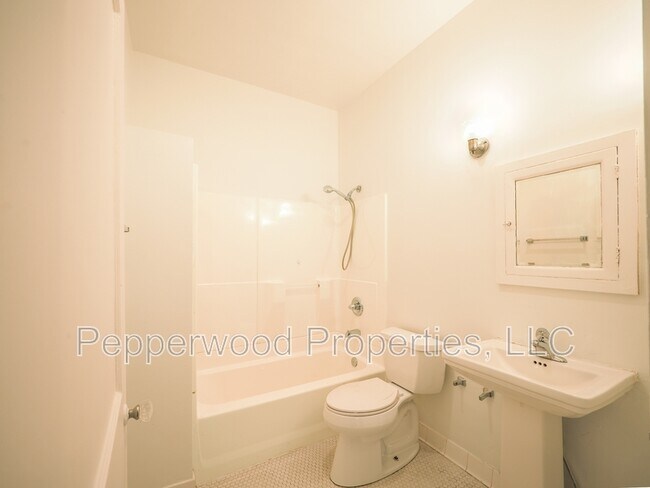 Building Photo - 479 Peronneau St