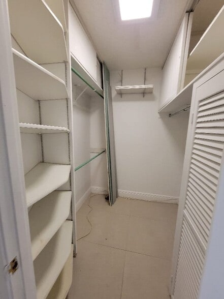 Walk-in Closet 3 - 1670 NE 191st St
