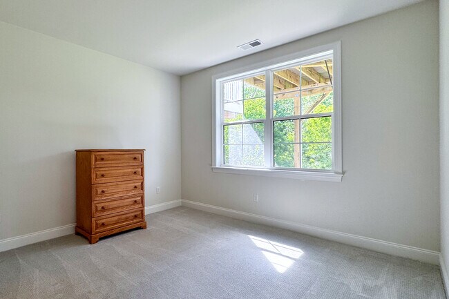 Building Photo - 25 Brentwood Cir