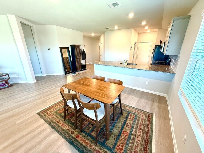 Building Photo - 7918 Dovers Den