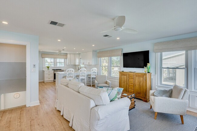 Building Photo - 1718 S Fletcher Ave