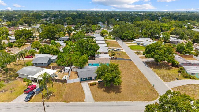 Building Photo - Stunning 3 BR/2 BA home in Heart of St. Pete!