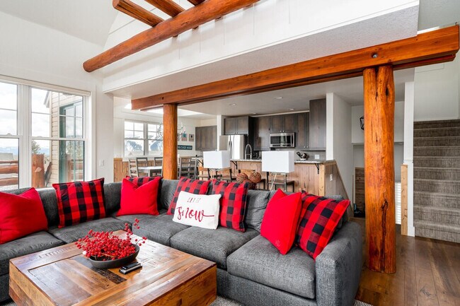 Building Photo - c4 Saddle Ridge Rd