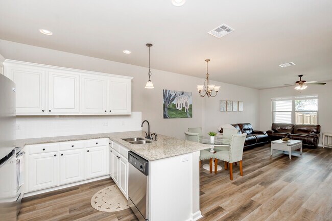 Building Photo - 2800 S Roth Ave