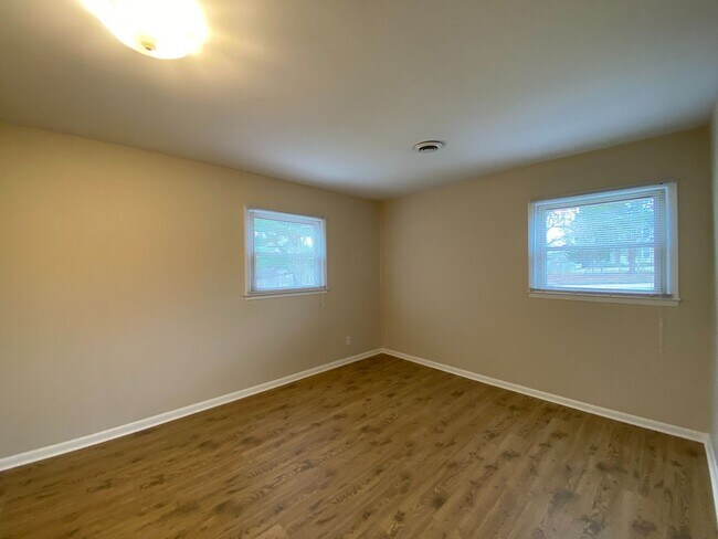 Building Photo - Available Aug 7th, 2026!