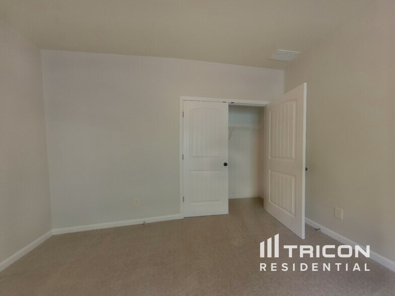 Building Photo - 349 Oatgrass Dr