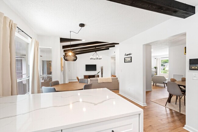 Building Photo - 1019 Larch Way