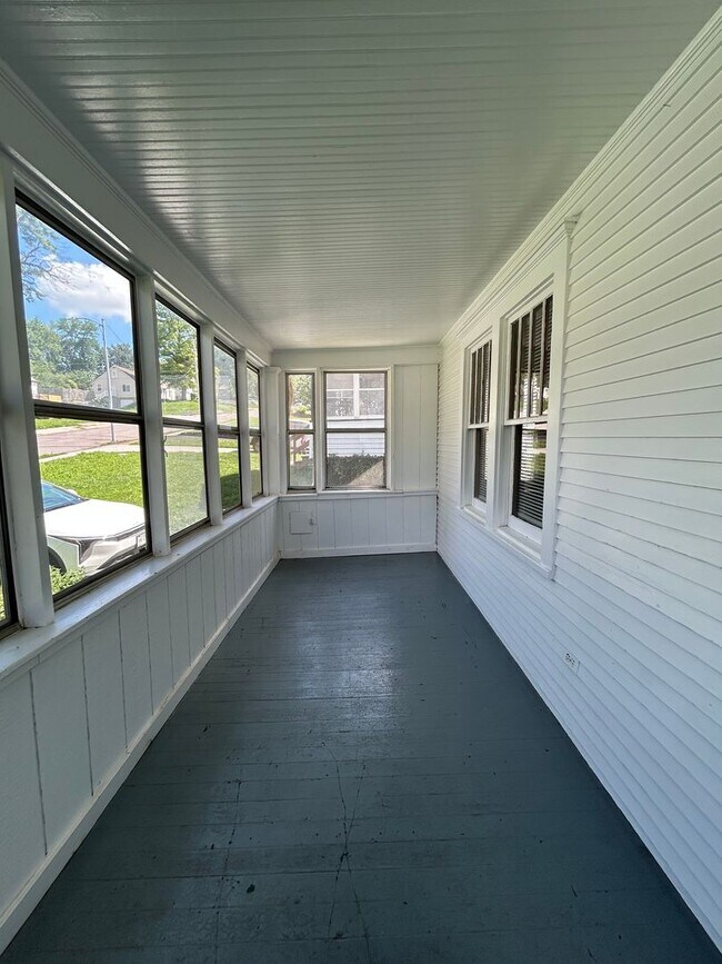 Building Photo - Charming 3-Bedroom Home with Finished Attic, Enclosed Front Porch & Spacious Backyard