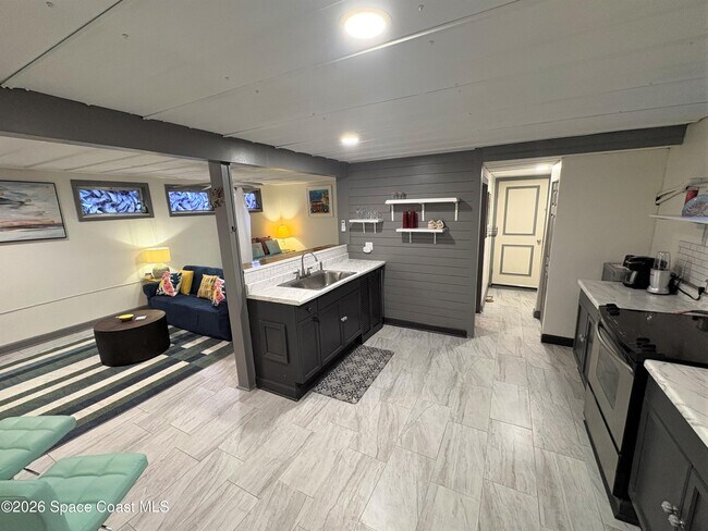Building Photo - 2910 Riverview Dr