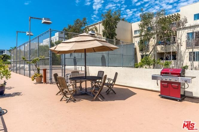 Building Photo - 639 Bay St