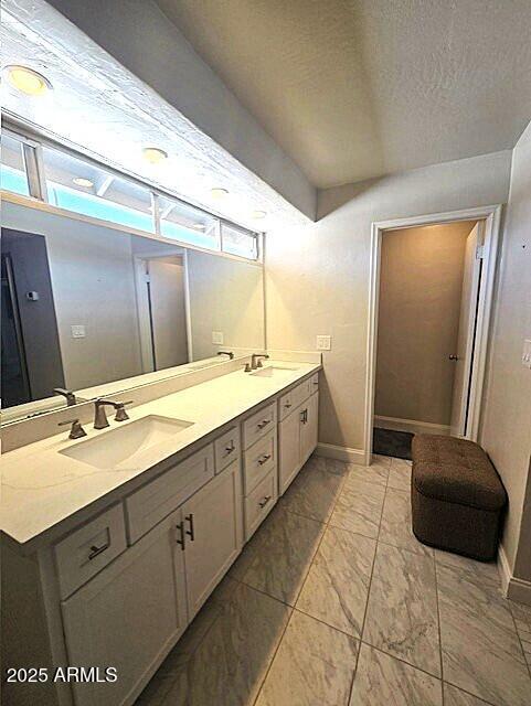 Building Photo - 5832 N Scottsdale Rd