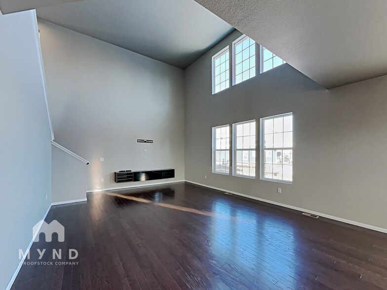 Building Photo - 15955 E Otero Cir