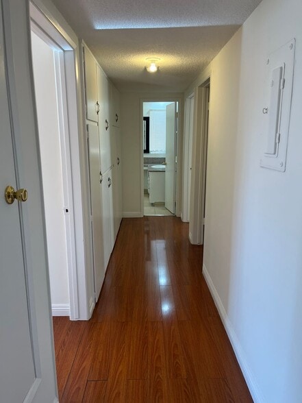 Building Photo - 1065 S Holt Ave