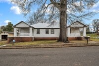 Building Photo - Spacious 2-Bedroom Duplex in Talladega – M...