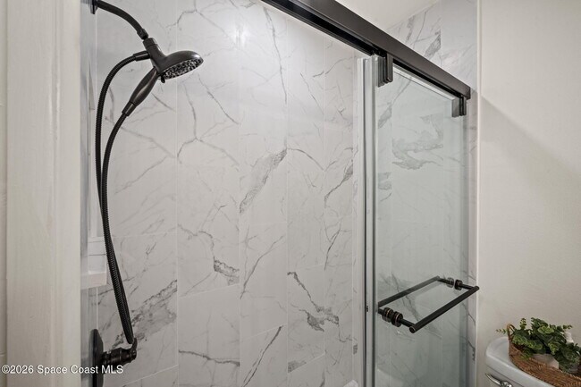 Building Photo - 180 Paradise Blvd