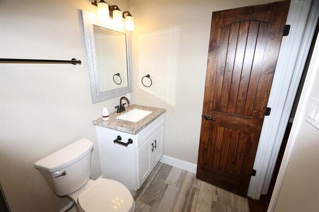 Building Photo - 2427 Droxford Dr