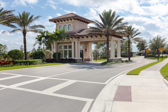 Building Photo - 740 S E Boboli Way