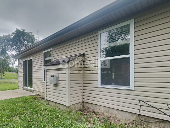 Building Photo - 131 Green Meadow Court