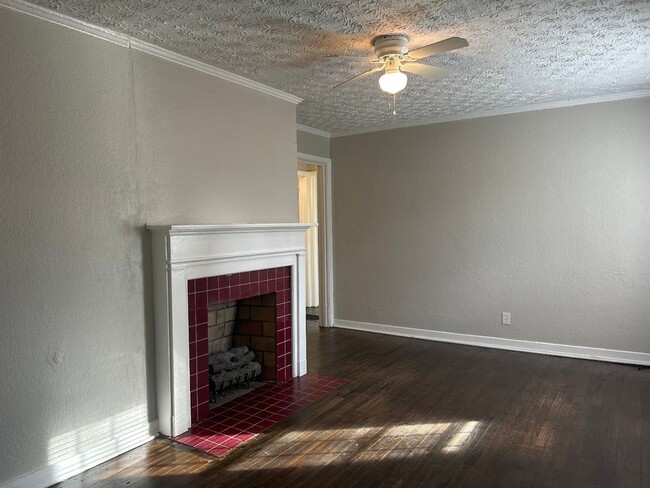 Building Photo - 3 Bed and 2 Bath in Atlanta with a Bonus R...