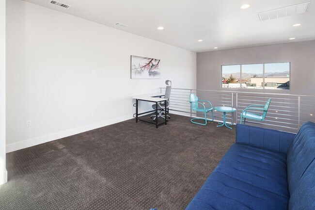 Building Photo - Downtown Executive Furnished Townhouse