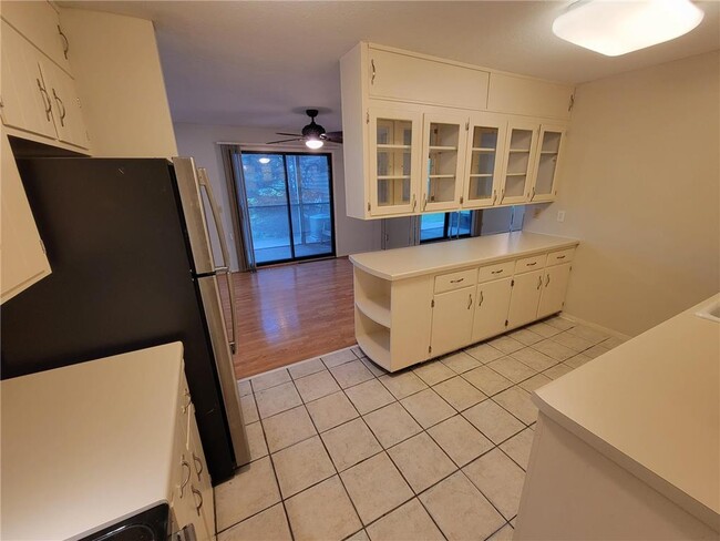 Building Photo - 14321 Fairway Dr