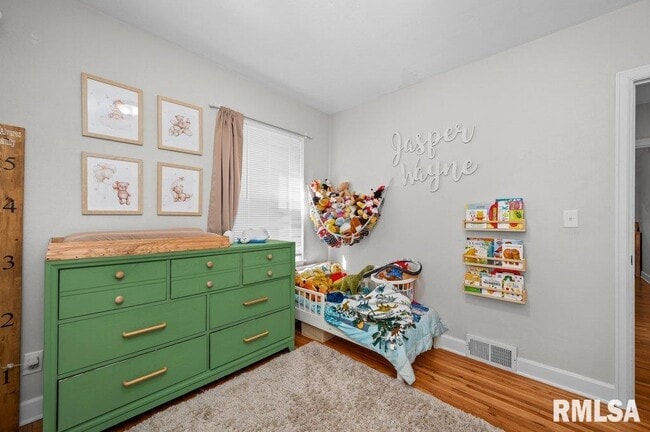 Building Photo - 2133 Warren St