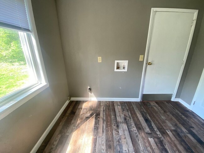 Building Photo - 617 W Owens St