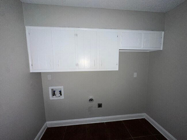 Building Photo - 2714 Gerald Ford Dr W