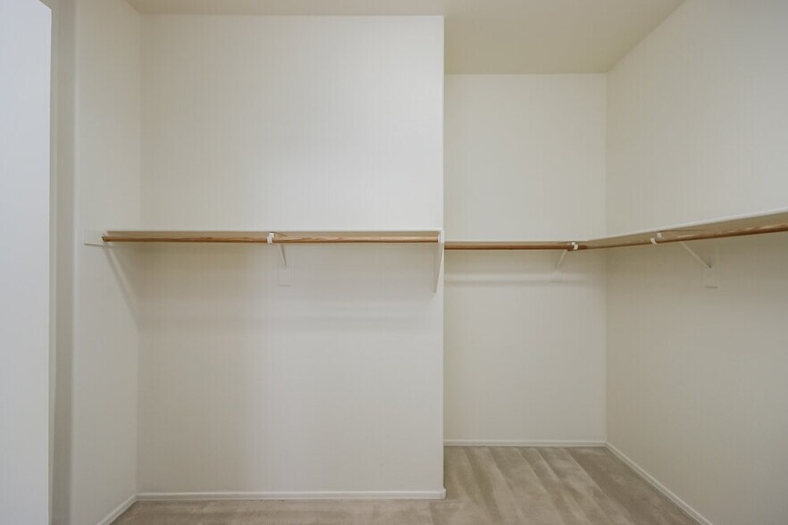 Building Photo - 2107 S Sabrina