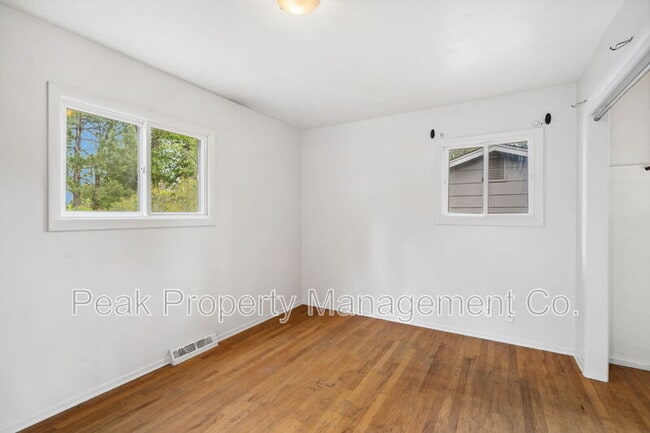 Building Photo - 1512 Brentwood Dr