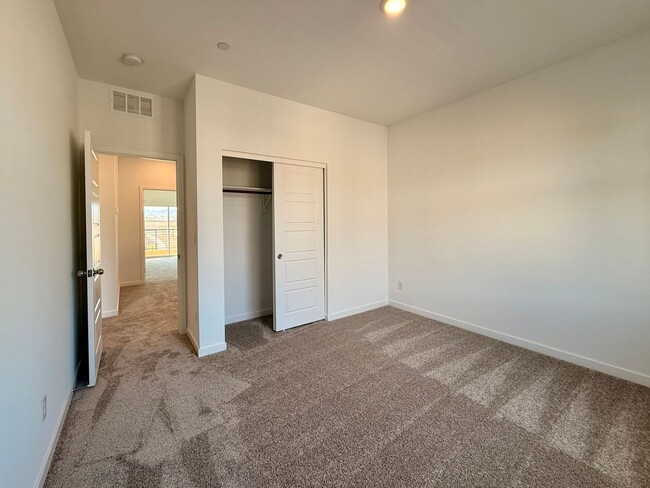 Building Photo - BRAND NEW 3 BED 2.5 BATH 2 CAR GARAGE SING...