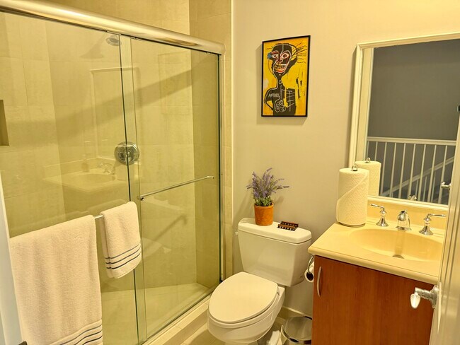 Building Photo - 2609 NE 14th Ave