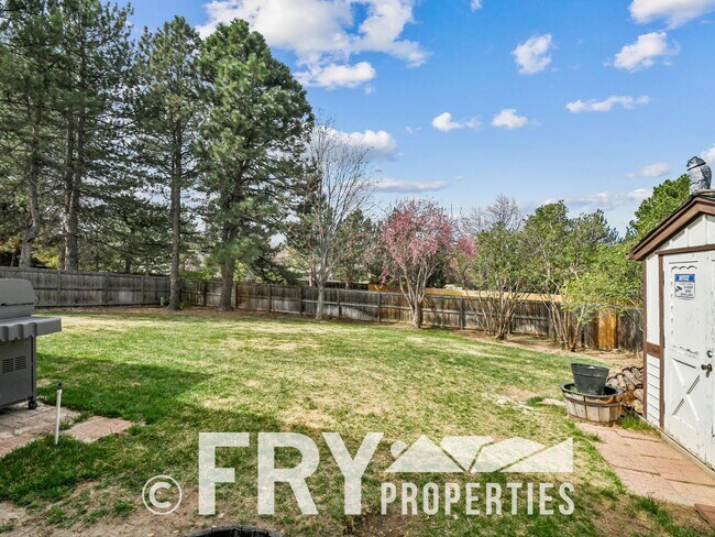 Building Photo - Spacious Five-Bedroom - Great For Entertaining