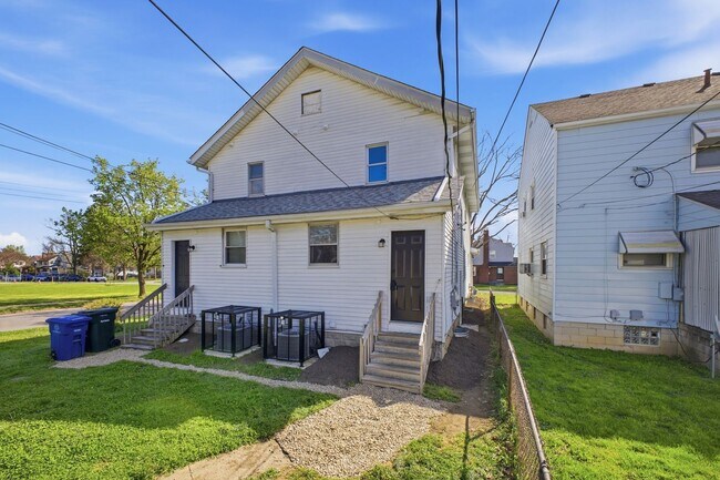 Building Photo - 415-417 S Huron Ave