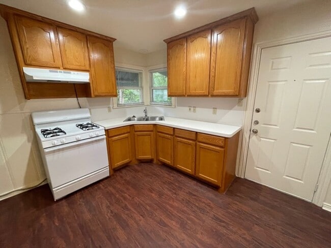 Building Photo - Nice single story home in East Ft. Worth