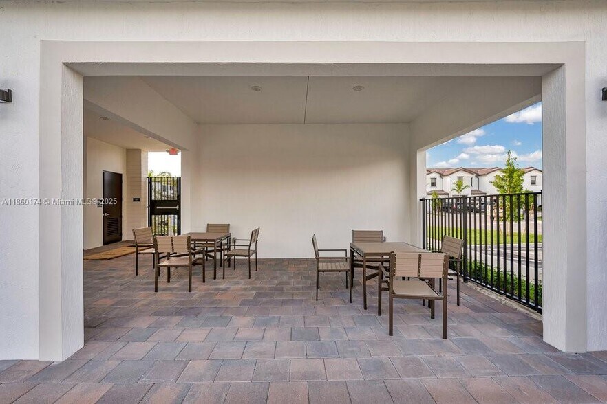 Building Photo - 250 SW 159th Ln