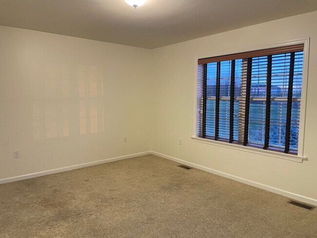 Building Photo - Beautiful 3 bedroom 2 bathroom Rancher in Great Manheim Location!