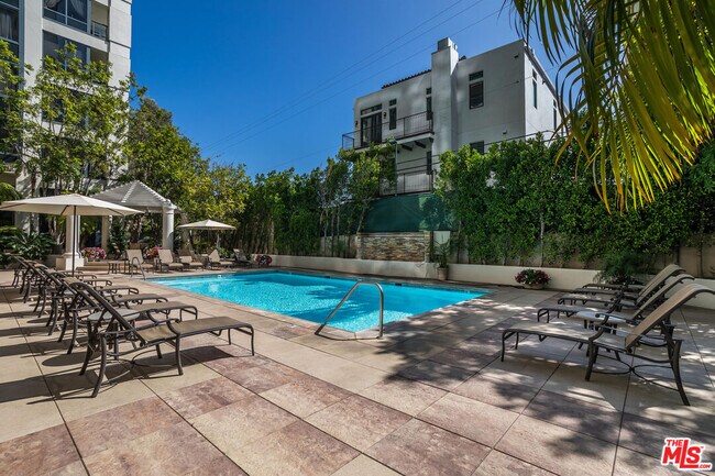 Building Photo - 10724 Wilshire Blvd