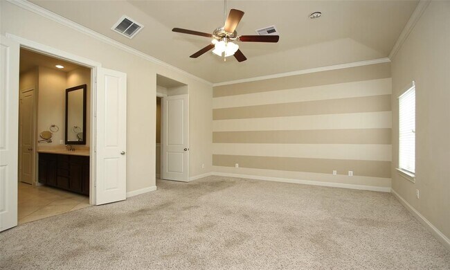 Building Photo - 2027 Fannin Station W