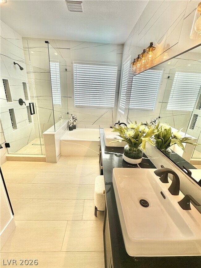 Building Photo - 10637 Turquoise Valley Dr