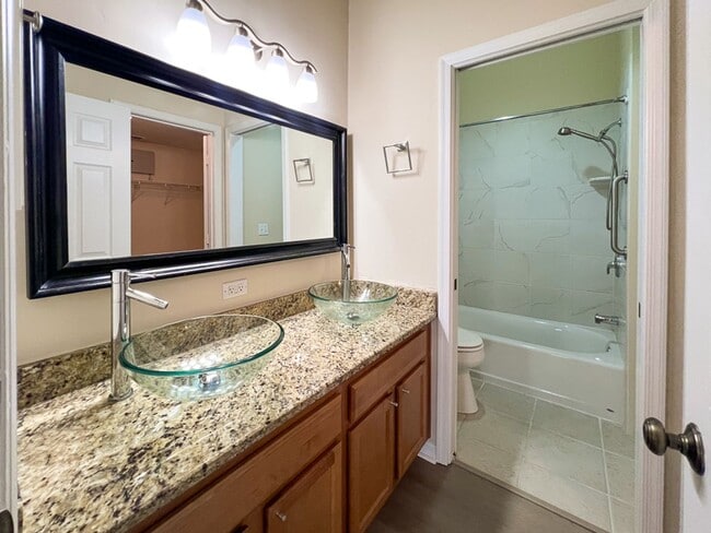 Building Photo - Beautiful 3 Bedroom Condo in the Links wit...
