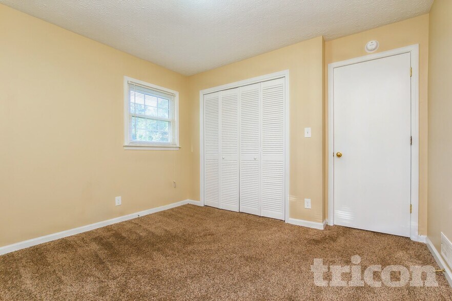 Building Photo - 2807 Alamo Pl