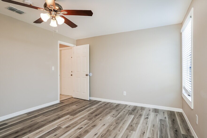 Building Photo - 749 SW 5th Terrace