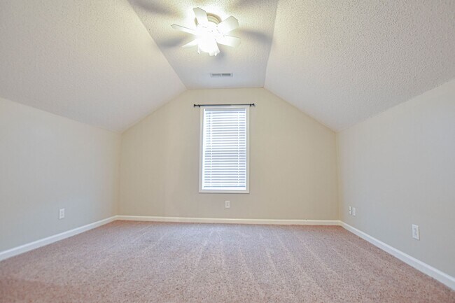 Building Photo - Pet Friendly Three Bedroom with Bonus!