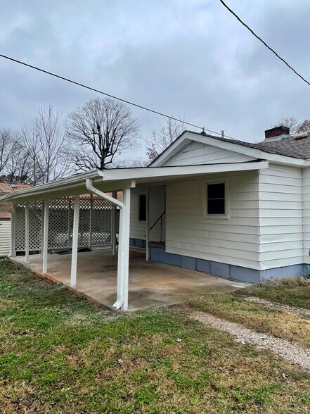 Covered Parking - 301 N Kirkman St