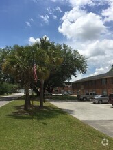 Building Photo - Twin Oaks Apartments